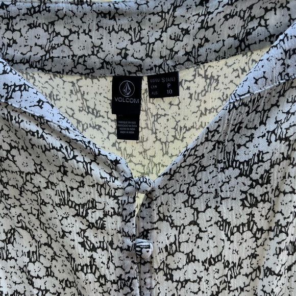 Volcom skirt - small - Picture 2 of 3